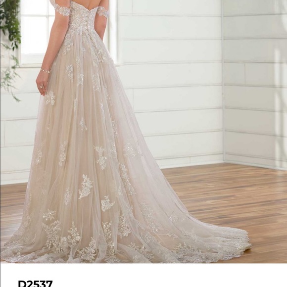 Essense of Australia D2537 Wedding dress - Picture 4 of 11